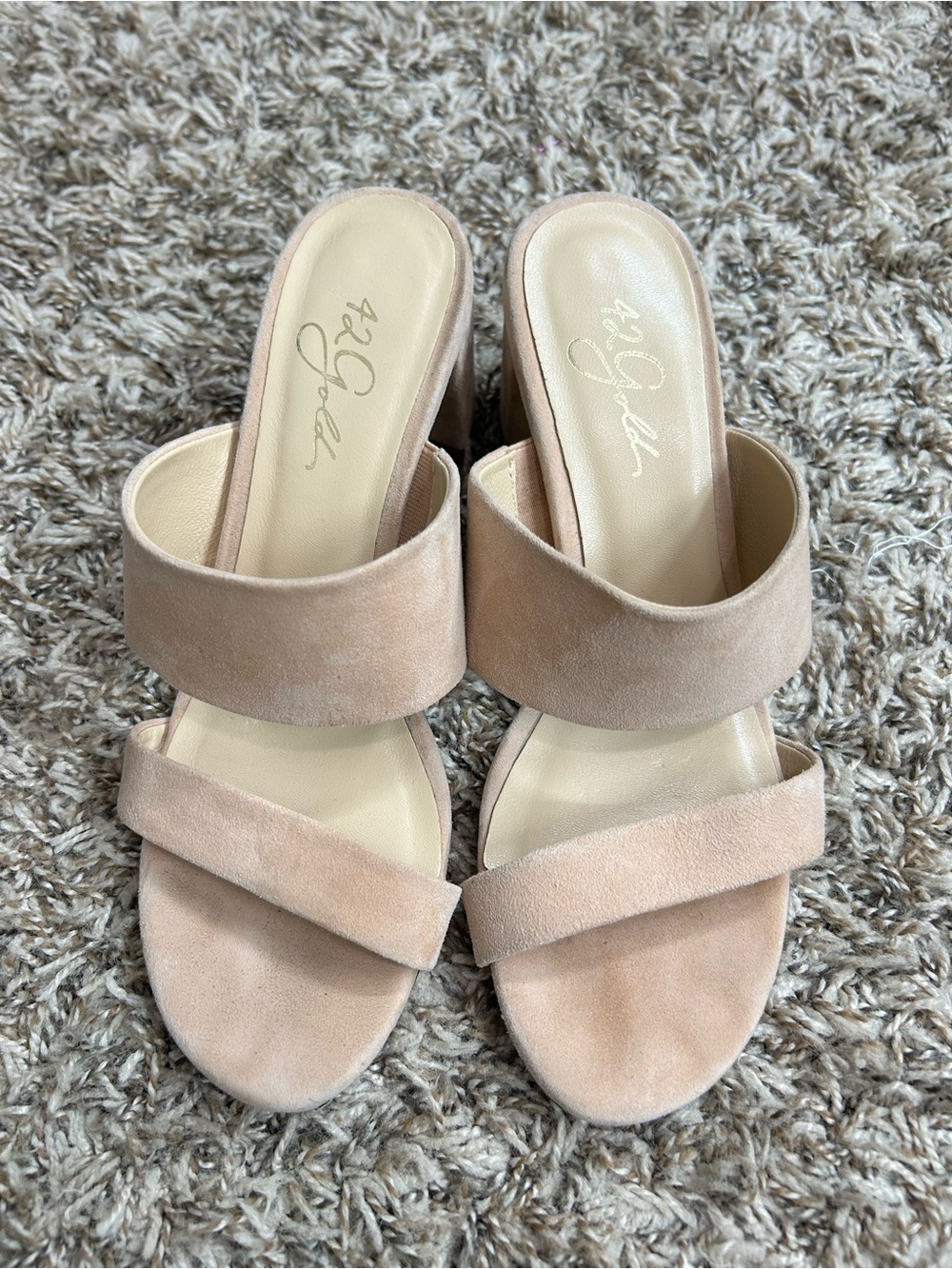 42 Gold Suede Block Heels Sz 7